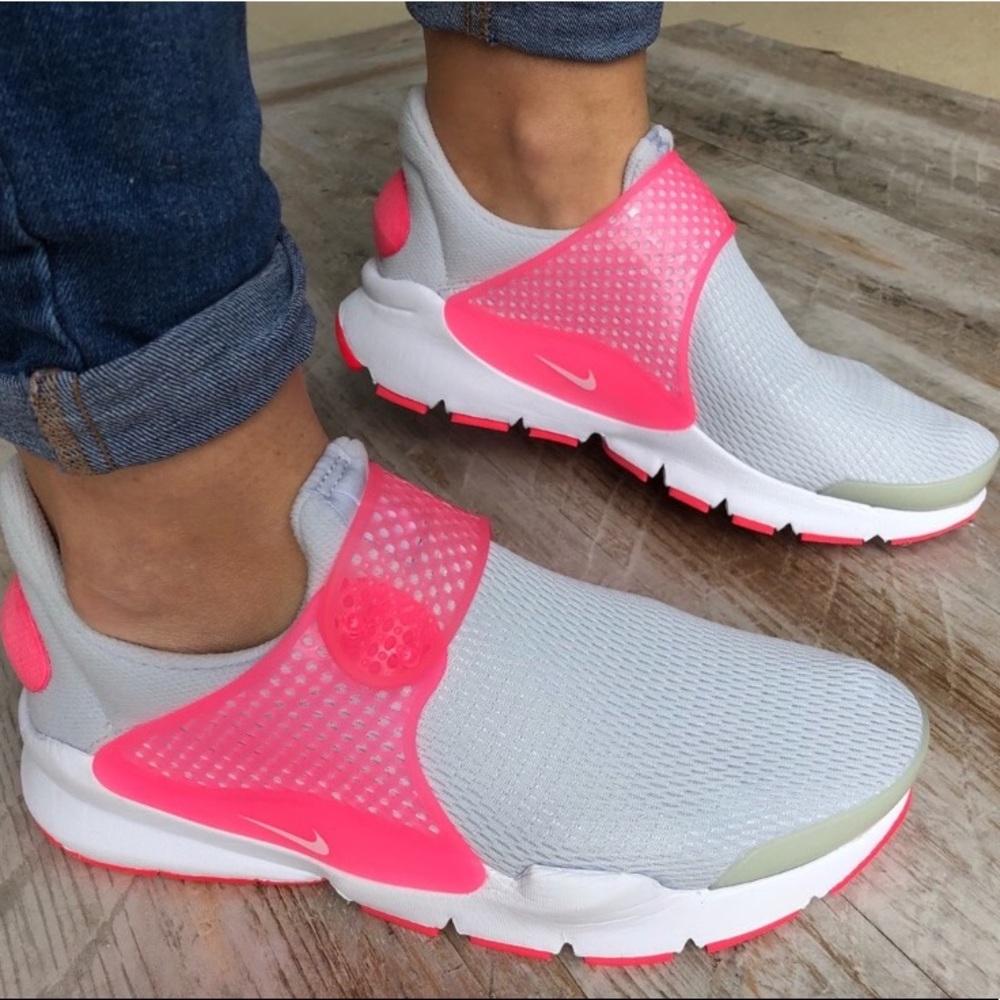 Women's Nike Sock Dart 💗